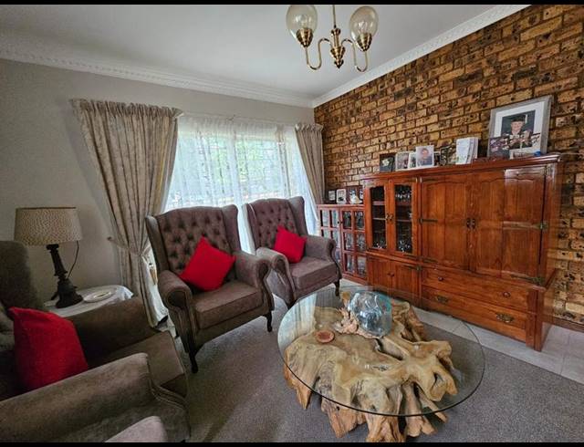 3 BEDROOM TOWNHOUSE FOR SALE IN GLEN MARAIS